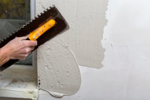 Hand of man working plastering on wall Foto stock