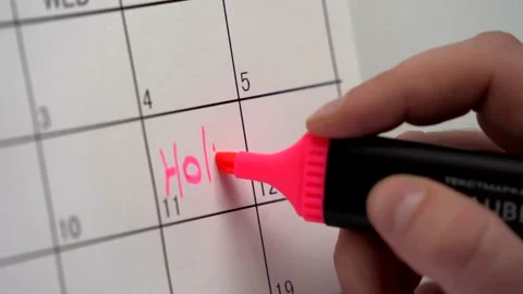 Hand marks the holidays in the calendar. weekends. calendar entry. 4k video Stock-Footage 151466095