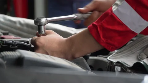 Hand of mechanic man using socket spanner wrench repairing a car in workshop Stock Footage 147369014
