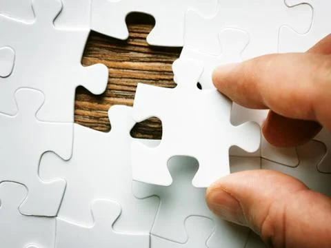 Hand with missing jigsaw puzzle piece. Business concept image for completing Stockfoto's