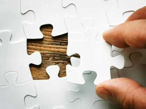 Hand with missing jigsaw puzzle piece. Business concept image for completing Stockfoto's
