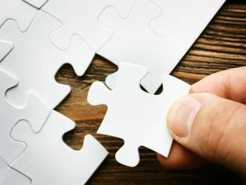 Hand with missing jigsaw puzzle piece. Business concept image for completing Stockfoto's