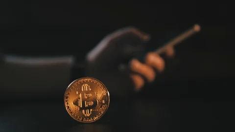 Hand with mobile smart phone and bitcoin currency symbol Vídeo Stock 87280883