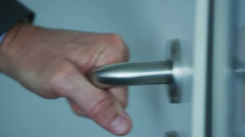Hand on modern Door Handle Opening Vidéo 104229630