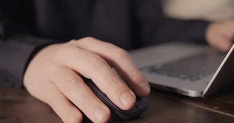 Hand on the mouse Vídeo Stock 119675280