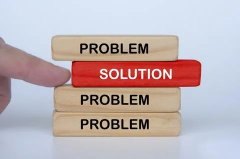 Hand moving a solution block toward wooden pieces representing progress and.. Foto stock