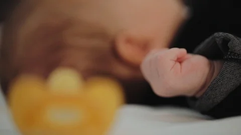 Hand of newborn Stock Footage 99831382