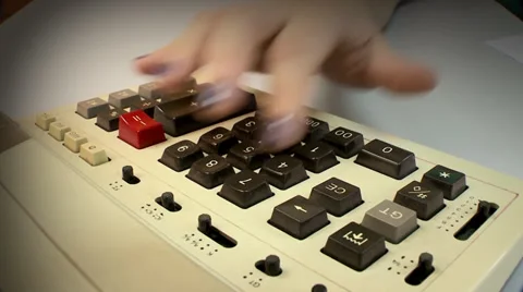 Hand in office calculating machine 库存影片 38785363