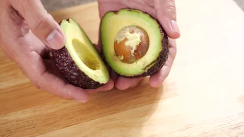 Hand open avocado fruit in slow motion Stock-Footage 140249846