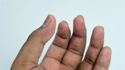 Hand in open five-finger pose, showing five fingers isolated on white backg.. Stock Photos