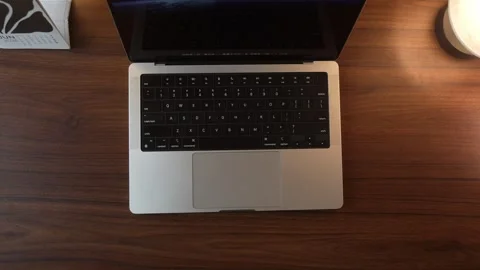 Hand Opening and Closing MacBook Lid in Warm Lighted Room 库存影片 340968138