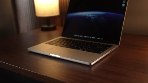 Hand Opening and Closing MacBook Lid in Warm Lighted Room 库存影片 340968207