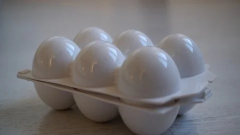 Hand Opens a Container with White  Eggs 库存影片 128321285