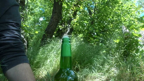 A hand opens the lid on a bottle of beer in slow motion Stock Footage 154858677