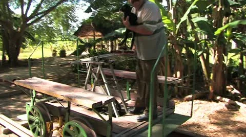 Hand operated train in Cuba 動画素材 22112312