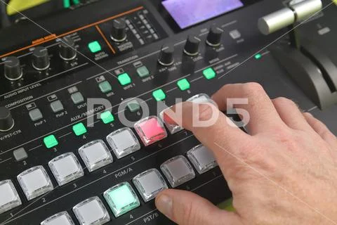 Hand operating Video production switcher Stock-Fotos