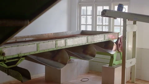 Hand operating vintage tea sorting machine with metal trays in factory interior Video stock 323249884