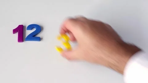 Hand Ordering Numbers 1 to 5 – Counting Learning Concept 4K 16fps Vidéo 328574793