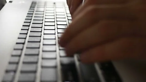 Hand over keyboard 스톡 동영상 71182257