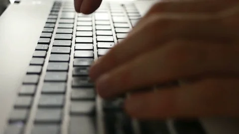 Hand over keyboard 스톡 동영상 71182273