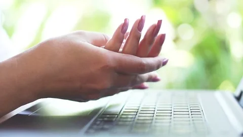 Hand pain from hard working on notebook keyboard 스톡 동영상 83720270
