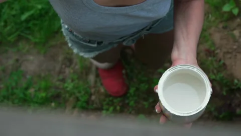 Hand with a paint brush 스톡 동영상 205713802