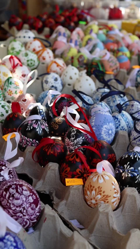 Hand painted Easter eggs market Vídeo Stock 331811984