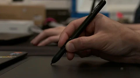 Hand with pen Drawing On Graphic Tablet 库存影片 90135007