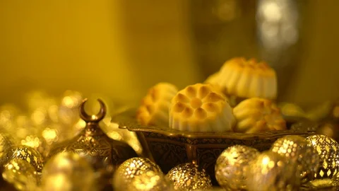 Hand Pick Cookie Date from Plate 스톡 동영상 128791209