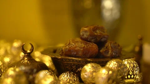 Hand Pick Date from Plate 스톡 동영상 128791350