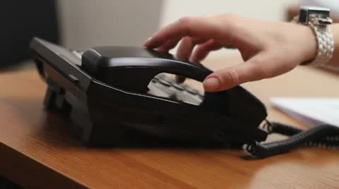 Hand picks up the phone 스톡 동영상 10919187