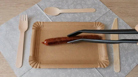 Hand is placing bbq sausage at the paper tray - Picnic food 動画素材 342500966