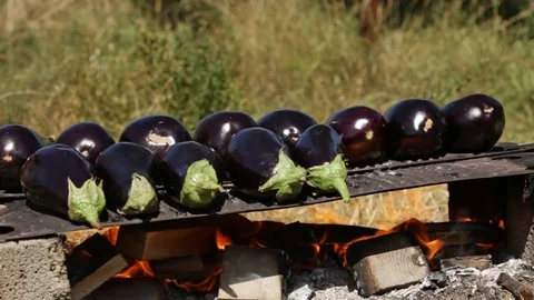 Hand placing eggplants on a baking plate Video stock 82797801