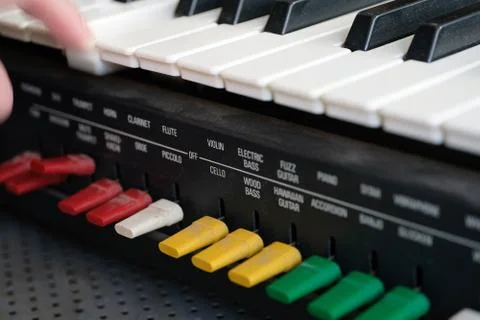Hand Playing Retro Synth 库存照片