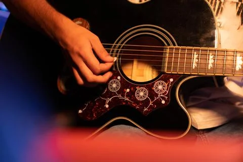 Hand plays guitar Foto stock