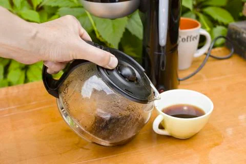 Hand Pouring Coffee Stockfoto's