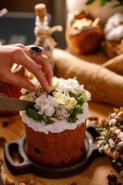 Hand is preparing to cut Easter cupcake. Easter celebration concept. Close-up Foto stock