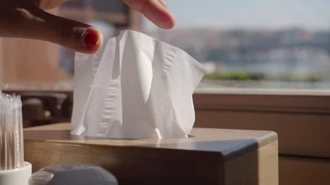 Hand pull out a piece of tissue from tissue paper box Vidéo 296580013