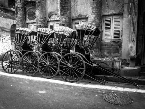 Hand pulled rickshaw on the streets of Kolkata, Calcutta, India Foto stock