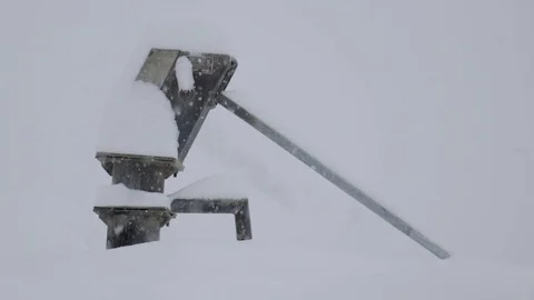 Hand pump covered half in the snow in ladakh Видео 121951630