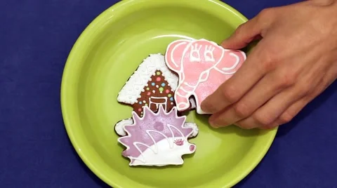 Hand puts gingerbread cookies of different shapes on a plate Video stock 46434538