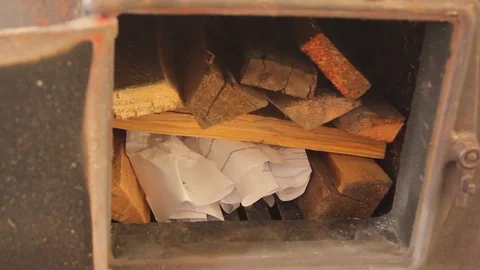 Hand puts woods into the stove Stock-Footage 99460122