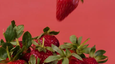 Hand putting a strawberry Stock Footage 138786156