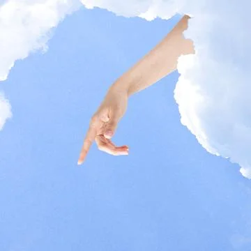 Hand reaching down from clouds in blue sky Illustrazione stock