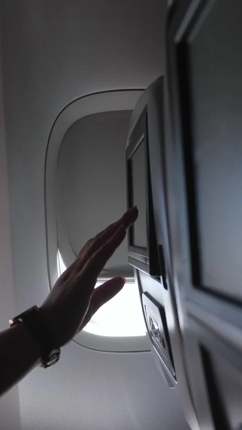 Hand Reaching Toward Window Screen During Travel, Dim Cabin Light, Smartwatch 스톡 동영상 333801697