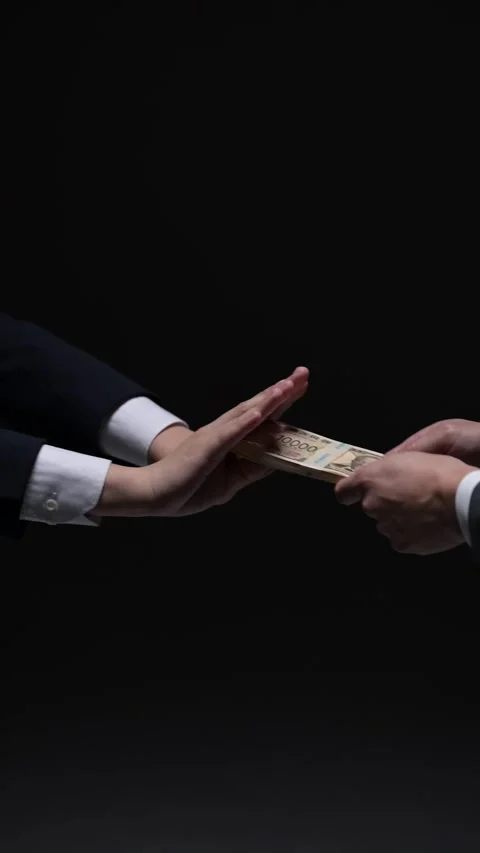Hand refusing a bribe Stock Footage 336766057