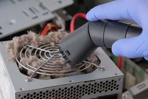 Hand removes dust from computer Foto stock