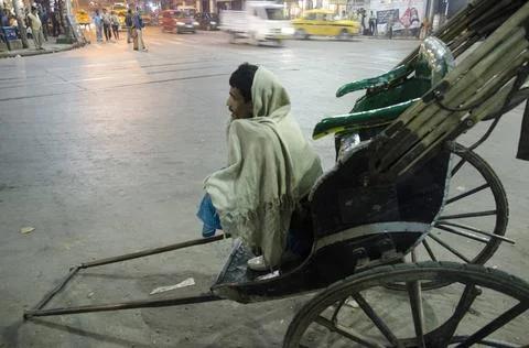 Hand rickshaw puller waiting for passenger at West Bengal India Copyright:... Stock-Fotos