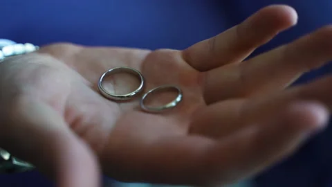 Hand with rings Vídeos de archivo 162556570