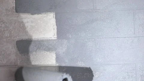 Hand with a roller paints the wall 動画素材 224194791